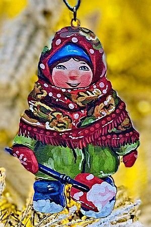 Елочная игрушка Девочка с лопаткой - Зимние Каникулы 10 см, дерево, подвеска, МанузинЪ