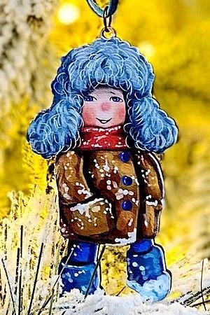 Елочная игрушка Мальчик в меховой шапке - Зимние Каникулы 10 см, дерево, подвеска, МанузинЪ