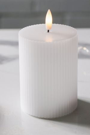Свеча-столбик светодиодная восковая РИФЛИ малая, белая, мерцающий огонёк, "натуральный фитилек", 10 см, батарейки, Peha Magic