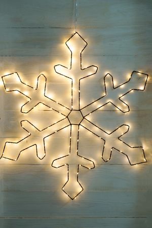 Светящаяся снежинка ИММАНДЖИНЕ, металл, черная, 130 экстра тёплых белых мини LED-огней, 58 см, уличная, Kaemingk