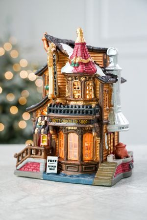 Магазин 'Шоколад от Люси', керамика, подсветка, 18х14 см, LEMAX