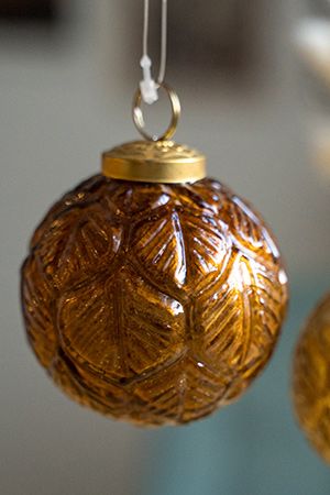 Ёлочный шар ОСЕННИЕ ЛИСТЬЯ, насыщенно-золотой, стекло, 8.5 см, Kaemingk (Decoris)