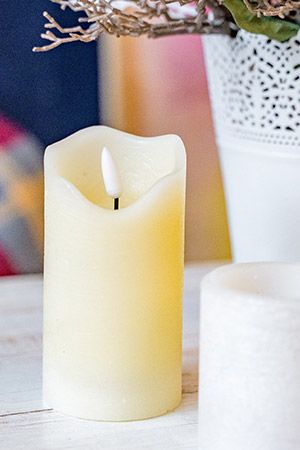 Светодиодная восковая свеча ЖИВАЯ ДУША, кремовая, тёплый белый LED-огонь, "натуральный фитилёк" 3D, 7х13 см, таймер, батарейки, Kaemingk (Lumineo)
