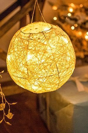 Светящийся шар ХЛОПКОВАЯ СЕТОЧКА, белый с глиттером, 20 тёплых белых LED-огней, 20 см, батарейки, таймер, Kaemingk (Lumineo)