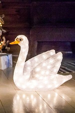 Светящаяся фигура ЛЕБЕДЬ, акрил, белый, 80 тёплых белых LED-огней, 49 см, уличный, Kaemingk (Lumineo)