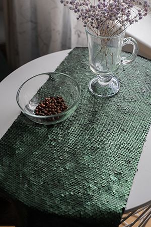 Ткань для декорирования/дорожка для стола ЭКСТРАВАГАНТНАЯ с двусторонними пайетками, зелёная, 25х125 см, Koopman International