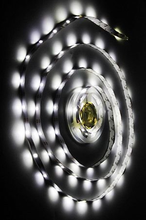 Светодиодная лента LEDSTRIP на липучке, 30 холодных белых LED-огней, 1 м, батарейки, Koopman International