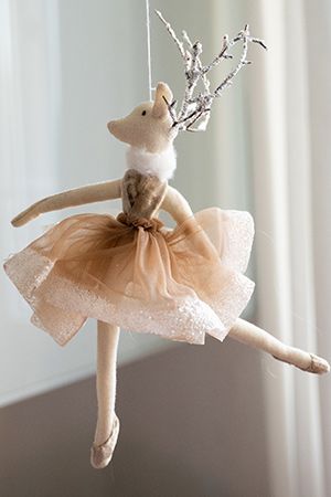 Кукла на ёлку ОЛЕНИХА БАЛЕРИНА танцующая, текстиль, бежевая, 27 см, Due Esse Christmas
