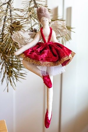 Кукла на ёлку ФЕЯ БАРХАТНОГО ТАНЦА  (Variation), текстиль, красная, 24 см, Due Esse Christmas