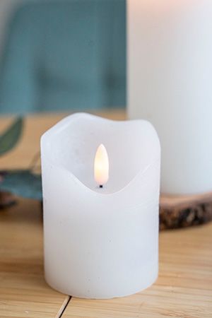 Светодиодная восковая свеча ЖИВАЯ ДУША, белая, тёплый белый LED-огонь, 'натуральный фитилёк' 3D, 7х9 см, таймер, батарейки, Kaemingk (Lumineo)