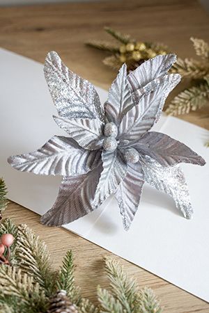 Пуансеттия РЕДЖИНА на клипсе, серебряная, 28 см, Due Esse Christmas