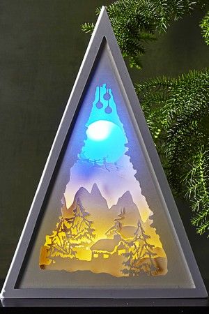 Новогодний светильник УПРЯЖКА САНТЫ НАД ДЕРЕВУШКОЙ, белый, 8 синих/тёплых белых LED-огней, 31х22 см, таймер, батарейки, STAR trading