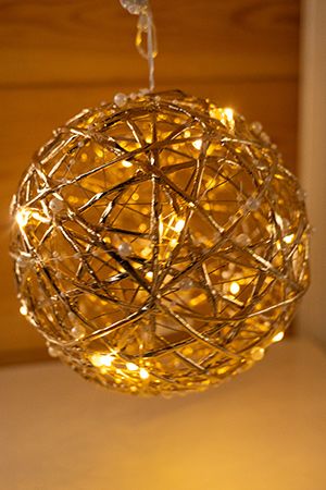 Светящийся подвесной шар ТЕССИТУРА ДОРО, золотой, 20 тёплых белых mini LED-огней, 30 см, батарейки, Koopman International