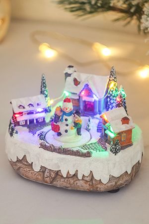 Светодинамическая миниатюра КРИСТМАС ДЭНС (со Снеговичком) с разноцветными LED-огнями, музыкой и динамикой, полистоун, 17х13 см, батарейки, Kaemingk (Lumineo)
