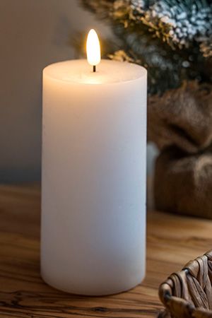 Светодиодная восковая свеча БЛАГОРОДНЫЙ СТИЛЬ, белая, тёплый белый LED-огонь мерцающий, 'натуральный фитилёк', 7.5х17.5 см, таймер, Kaemingk (Lumineo)