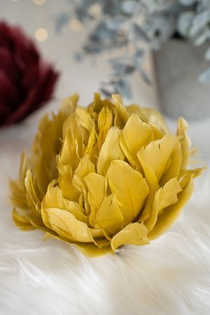 Декоративный цветок ХРИЗАНТЕМА - ПУШИСТОЕ СОЛНЫШКО на клипсе, перо, жёлтый, 12 см, Edelman