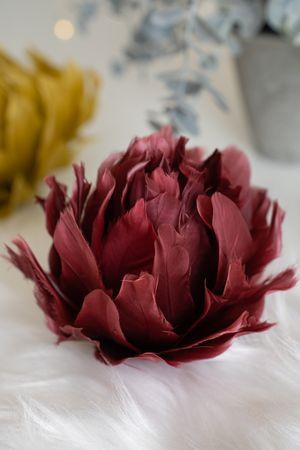 Декоративный цветок ХРИЗАНТЕМА - ПУШИСТОЕ СОЛНЫШКО на клипсе, перо, вишнёвый, 12 см, Edelman