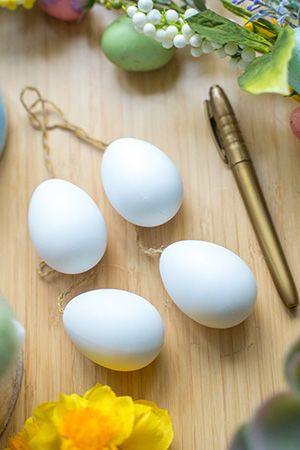 Декоративные яйца для раскрашивания РАДОСТЬ ТВОРЧЕСТВА, 6 см (упаковка 4 шт.), золотой маркер, Kaemingk