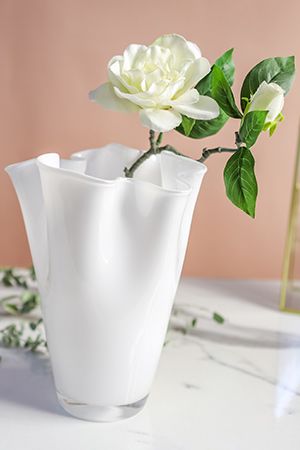 Дизайнерская стеклянная ваза ПЕСНЬ УТРЕННЕГО ЛЬДА, белая, 22 см, EDG