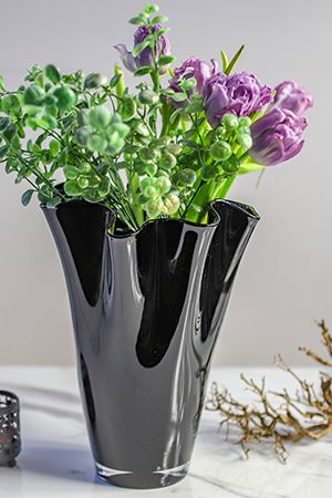 Дизайнерская стеклянная ваза ПЕСНЬ НОЧНОГО ЛЬДА, чёрная, 22 см, EDG