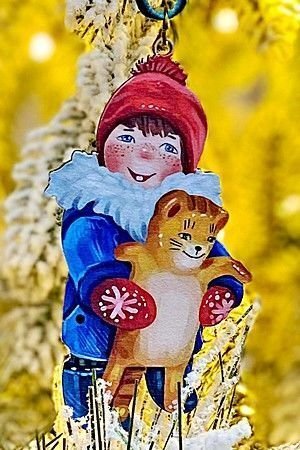 Елочная игрушка Мальчик с котом - Зимние Каникулы 10 см, дерево, подвеска, Winter Deco
