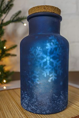 Декоративный светильник МОРОЗНАЯ СКАЗКА, стекло, голубой, 15 теплых белых LED-огней с эффектом вращения, 26 см, на батарейках, Kaemingk