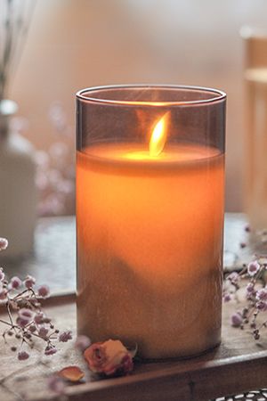 Восковая светодиодная свеча в стакане МЭРИЛ, имитация "живого" мерцающего пламени, колышущийся язычок, пепельная, 12 см, Peha Magic