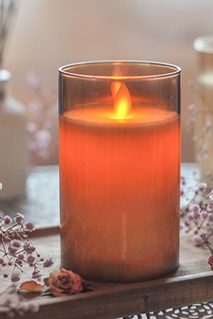 Восковая светодиодная свеча в стакане МЭРИЛ, имитация "живого" мерцающего пламени, колышущийся язычок, дымчатая, 12 см, батарейки, Peha Magic