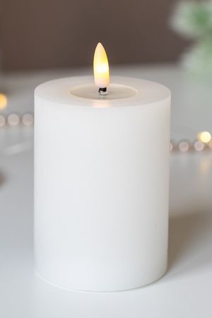 Светодиодная свеча оплавленная МАГИЯ ВОСКА, белая,  мерцающий огонёк, "натуральный фитилек" 7.5х10 см, Peha Magic