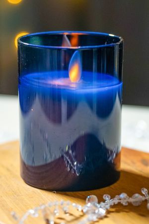 Свеча светодиодная восковая в стакане МЭРИЛ, имитация "живого" мерцающего пламени, голубая, 10 см, батарейки, Peha Magic