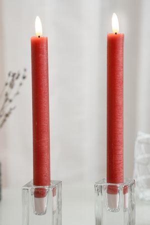 Набор столовых свечей восковых МЕРЦАЮЩИЕ, красные, мерцающий огонек, "натуральный" фитилек, 25х2 см, 2 шт., батарейки, Peha Magic