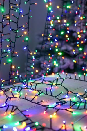 Светодиодная гирлянда на катушке Koopman Snake Comfort Basic 15 м, 750 разноцветных LED ламп, зеленый ПВХ, контроллер, таймер, IP44, Koopman International