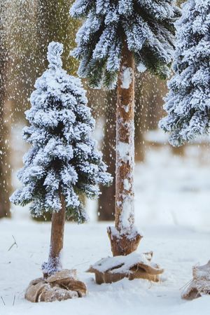Настольная ёлка КАНАДИАН с натуральным стволом, заснеженная, хвоя ПВХ, 80 см, Decorland