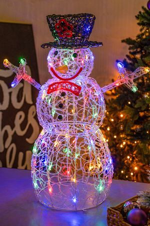 Светящаяся фигура СНЕГОВИЧОК ПЕСТРУШКИН, акриловые нити, 70 разноцветных LED-огней, 75 см, уличный, Winter Deco