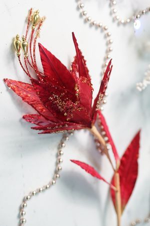 Искусственный цветок СТРЕЛИЦИЯ на клипсе, полиэстер, красный, 20 см, Christmas Deluxe