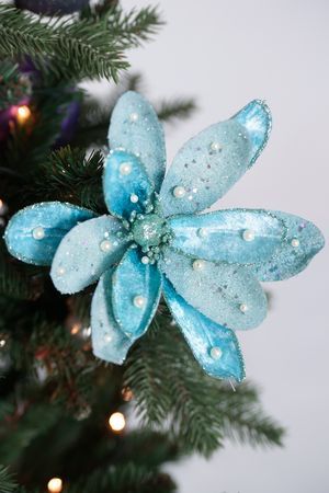Искусственный цветок ФЬЁРЕ ДИ СИРЕНА на клипсе, полиэстер, светло-голубой, 15 см, Christmas Deluxe