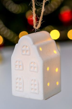 Светящееся ёлочное украшение ЛЕДЯНОЙ ДОМИК, керамика, тёплый белый LED-огонь, 7 см, Koopman International