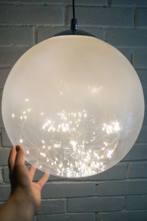 Декоративный подвесной светильник ШАР ПАСКУАЛЕ БЬЯНКО, пластик, 300 тёплых белых микро-LED-огней, 35 см, диммер, таймер, уличный, Koopman International
