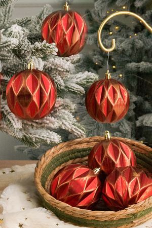 Набор ёлочных шаров СОЛЬЕВО КЛАССИКО, пластик, красный антик, 8 см, 6 шт., Winter Deco
