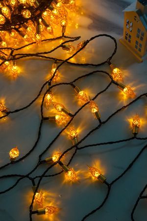 Светодиодная гирлянда РЕТРО КЛАССИКА, 240 классических тёплых белых LED-огней, 24 м, контроллер, таймер, зелёный ПВХ, Kaemingk