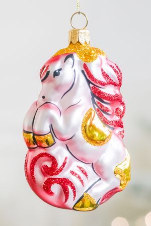 Ёлочная игрушка ЗОДИАК: ЛОШАДКА ИЗ ЦИРКА, стекло, красная, 95 мм, Елочка