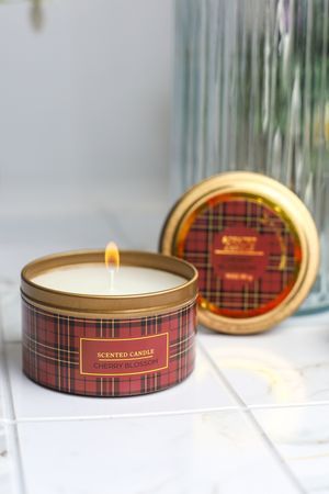 Ароматическая свеча в банке НОВОГОДНИЙ ВАЙБ: КОРИЦА, 5 см, Koopman International