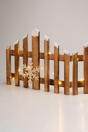 Декоративная ограда РЕЙЛИ, дерево, белые LED-огни, 76х30 см, батарейки, Koopman International