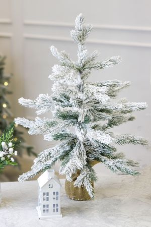 Настольная елка в мешочке АЙСИ заснеженная, 50 см, ЛИТАЯ 100%, Winter Deco