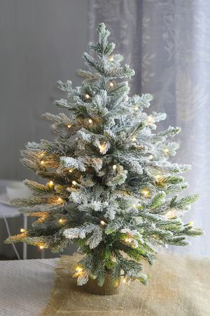 Настольная елка с гирляндой ВЕРБЬЕ заснеженная 60 см, 50 LED ламп, ЛИТАЯ 100%, Winter Deco