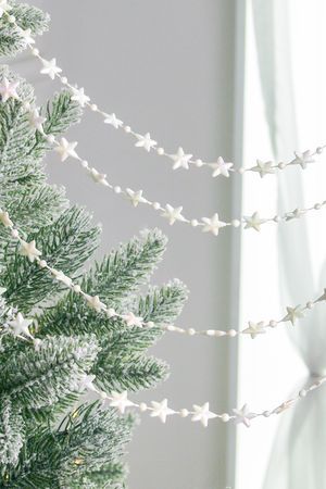 Бусы на ёлку ЗВЁЗДНАЯ ТРОПИНКА, пластик, белые радужные, 270 см, Winter Deco