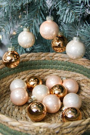 Набор стеклянных шаров Коллекция ШАМПАНЬ И СЛИВКИ, стекло, эмалевые и глянцевые, 35 мм, 16 шт., Winter Deco