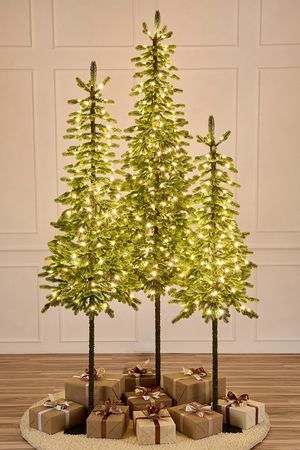 Ель искусственная с лампочками Королева Тянь Шаня 210 см, 150 теплых белых LED ламп, ЛИТАЯ 100%, Max CHRISTMAS