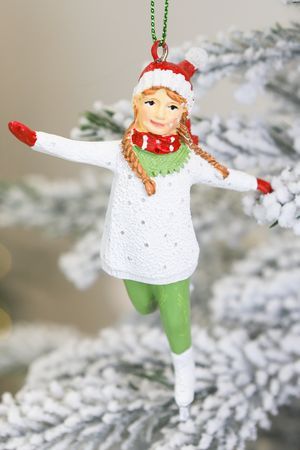 Ёлочная игрушка ДЕВОЧКА НА КОНЬКАХ: ЗИМНЯЯ ГРАЦИЯ, полистоун, 10 см, Winter Deco