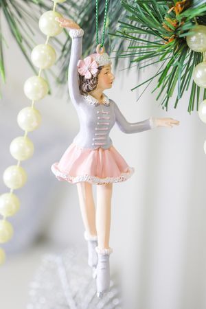 Ёлочная игрушка КРУЖЕНИЕ НА ЛЬДУ, полистоун, 14 см, Winter Deco